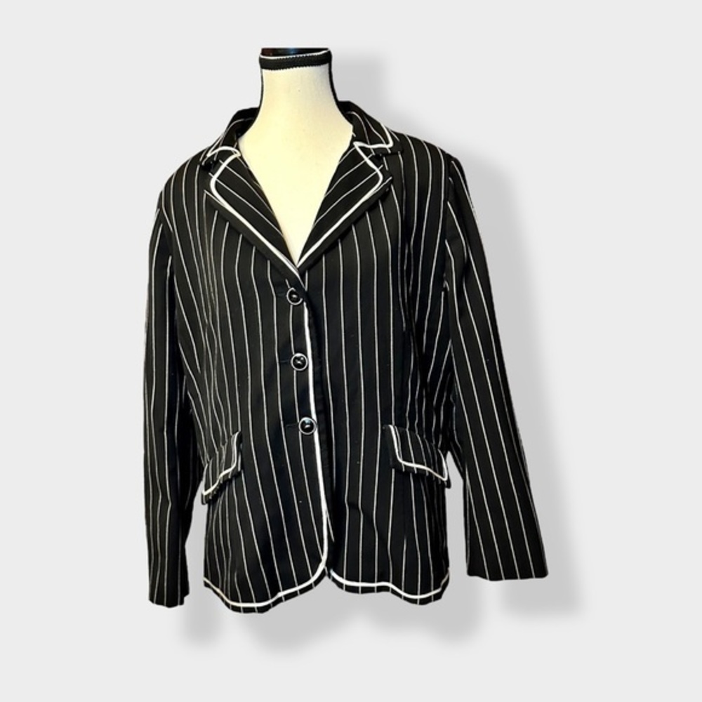 Women’s pinstripe black and white blazer 14P